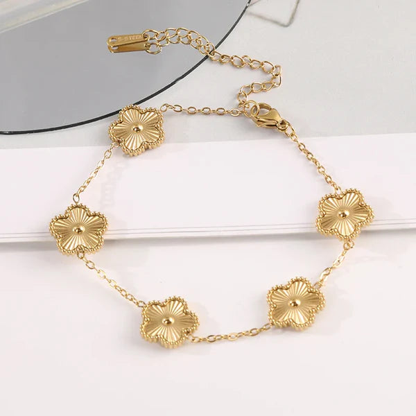 Pulsera trebol de cinco hojas oro